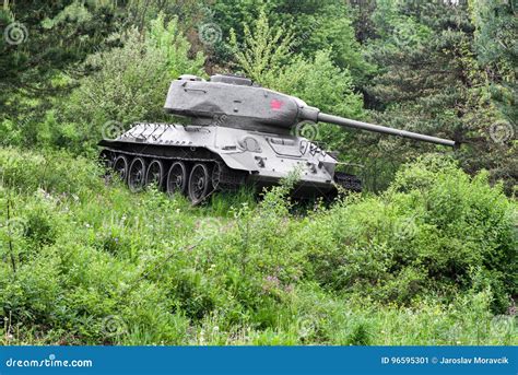 Carro Armato Sovietico T 34 Dalla Seconda Guerra Mondiale Slovacchia