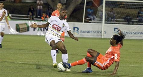 Manolitoenelplay Cibao Fc Y Moca Fc Terminan Sin Goles En Inicio De