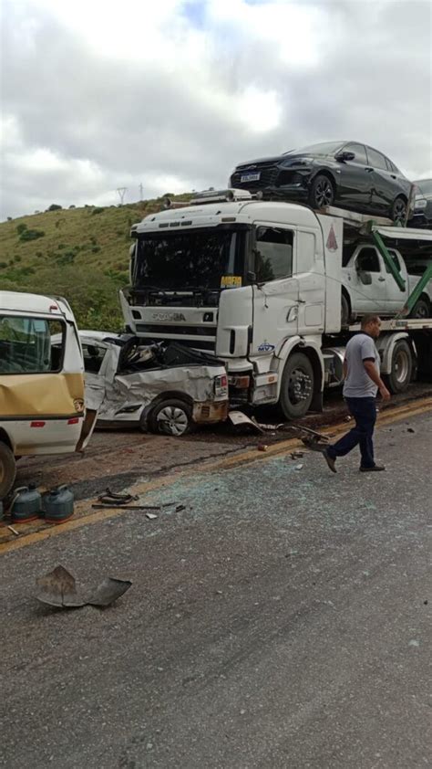 Engavetamento Deixa Uma Pessoa Morta E Outras 13 Feridas Na BR 381 Em