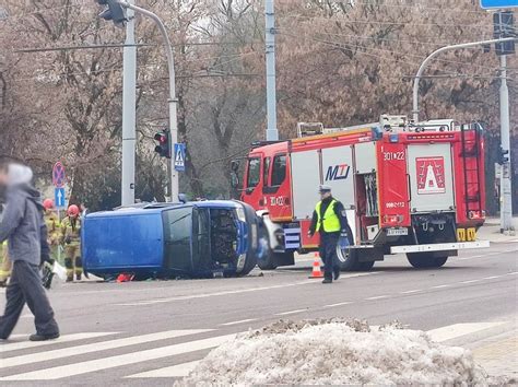 Gro Ne Zdarzenie Drogowe Na Skrzy Owaniu W Lublinie Jeden Z Pojazd W