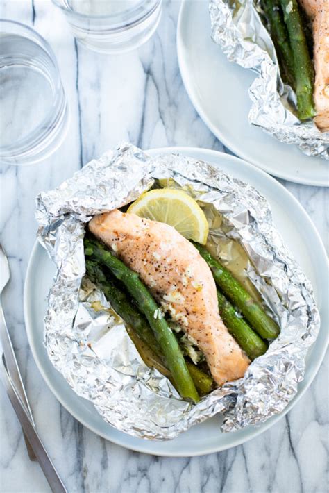 How to Grill Salmon in Foil - Just 4 ingredients + 15 minutes! (VIDEO)