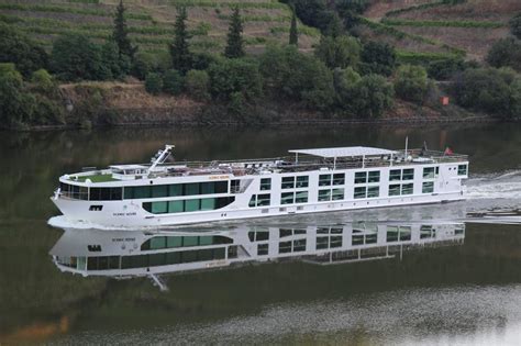 Sergiocruises Novo Navio Scenic Azure No Rio Douro