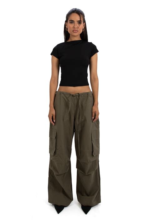 BAGGY CARGO PANTS IN ARMY – VOLSEE