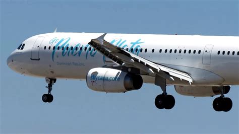 Sky Cana Avion Express Malta Airbus A321 231 9H AMD Aterrizando En