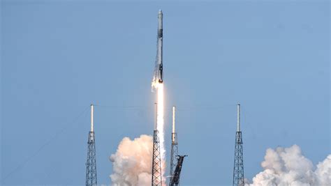 Spacecraft Falcon 9