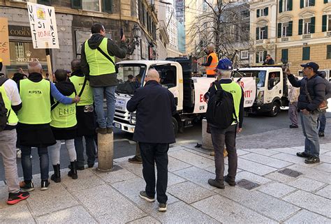 Proteste Degli Edili Toti Bloccare Una Citt Non La Soluzione Si