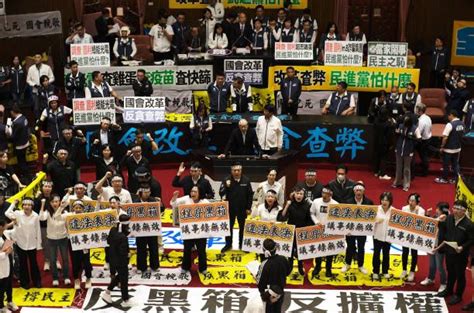 組圖：台灣10萬人立法院外抗議 反對國會擴權 10萬人抗議 新唐人电视台