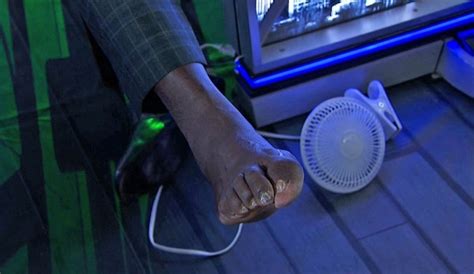 Shaq Shows Off His Feet Nasty Toes Internet Goes Crazy