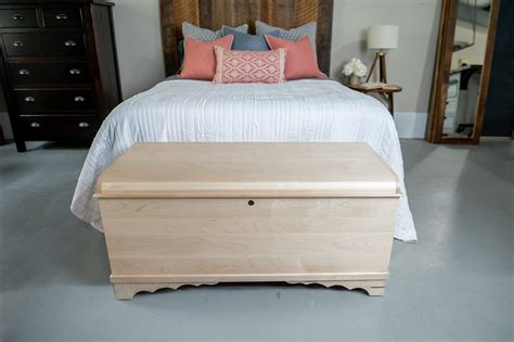 Cedar Hope Chest With Waterfall Top Amish Cedar B Dqq Zq