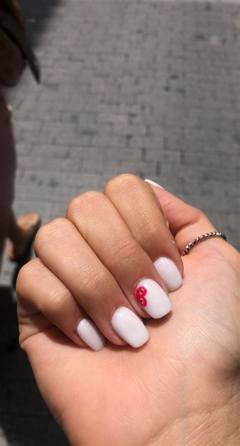 Pin By Luu On Guardado R Pido Valentine S Day Nails Minimal Nails