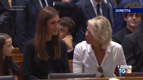 Funerali Di Silvio Berlusconi Perch Maria De Filippi Vestita Di