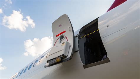 Can Aircraft Doors Be Opened In Flight