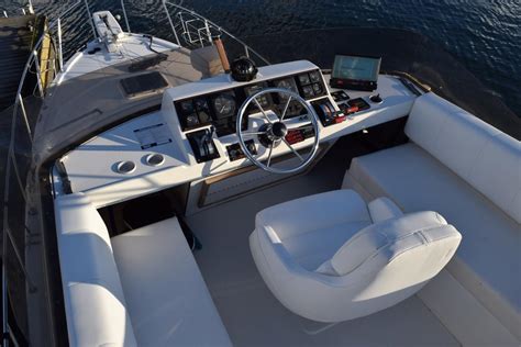 Motorjacht Kopen Bayliner 3288 Flybridge Te Koop Bij Sealion Yachts