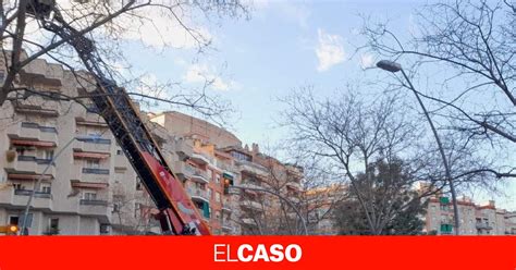 Nou Ferits Un D Ells Greu En Un Incendi Als Baixos D Un Edifici Al