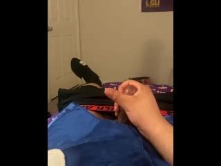 身穿 Nike Elite 袜子的 Cumming Pornhub Gay