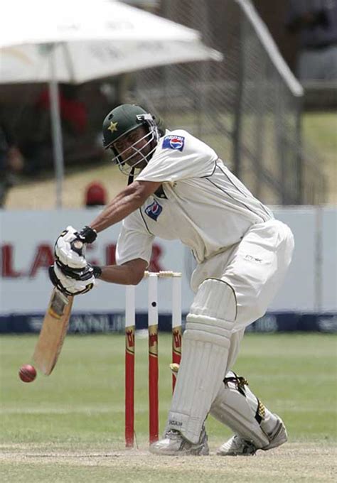 Shaun Pollock Traps Hafeez Lbw Espncricinfo