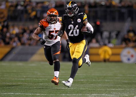 Pittsburgh Steelers Running Back Leveon Bell Hyperextended Right Knee