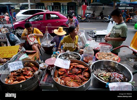 Mercado De Amuletos De Prachan De Vegetales En Bangkok Fotograf As E