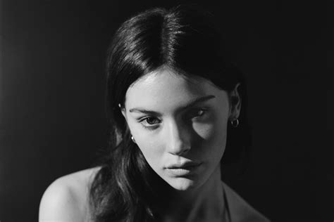 Gracie Abrams | News | Gracie released erste Single "Where Do We Go Now