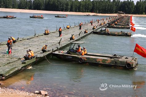 Pontoon Troops Deploy Floating Bridge Photos China 中国军网（英文版）