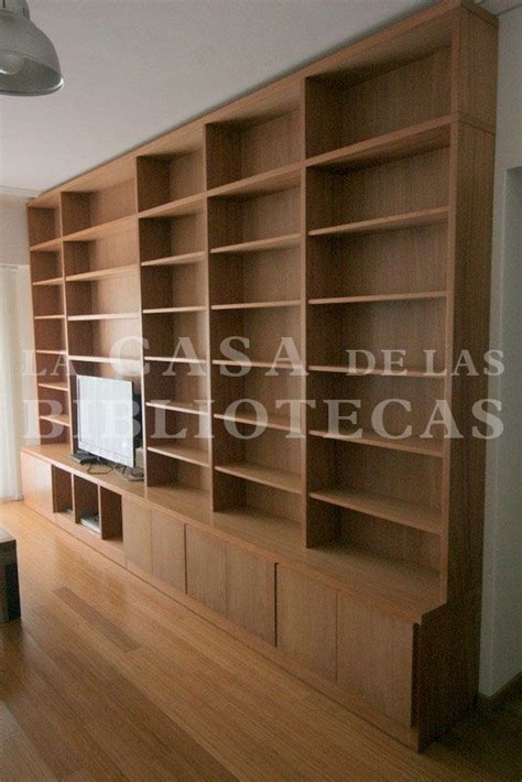 Biblioteca Moderna En Madera Para Tv Con Puertas Y Estantes Fijos