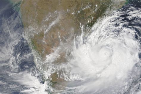 Cyclone Fani Live Updates Cyclone Fani To Make Landfall In Odisha S