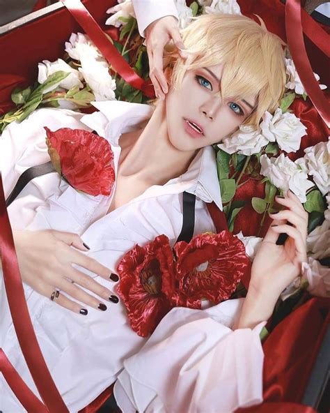 Anime boy Vampire character cosplayed by Weian_vann ~.~ | Anime poses ...