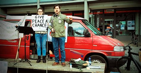 Give peace a chance Über 300 Menschen setzen auf Aschaffenburger