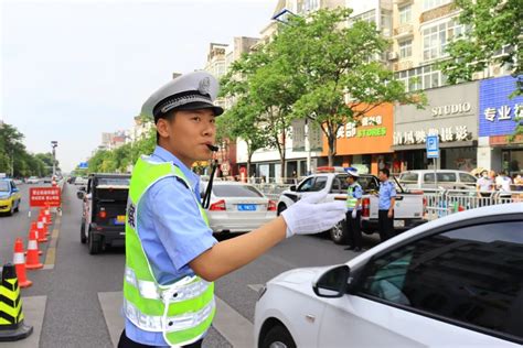 高温酷暑保平安 烈日下的“焦警”“烤”验下的坚守澎湃号·政务澎湃新闻 The Paper