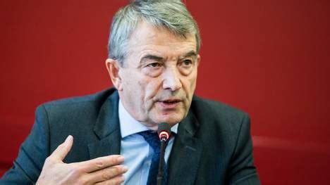 Ehemaliger Dfb Pr Sident Wolfgang Niersbach R Cktritt Nicht Erzwungen