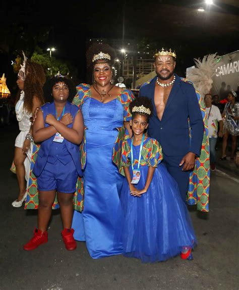 Cacau Prot Sio Representa Fam Lia Real Negra Na Uni O Da Ilha O Mundo