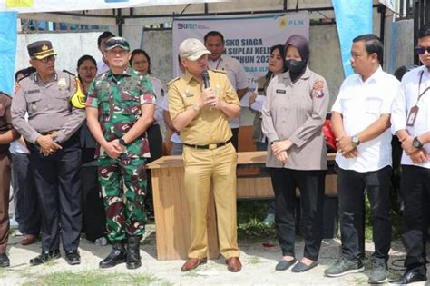 Bupati Taput Lepas Distribusi Logistik Pemilu Harian Mistar