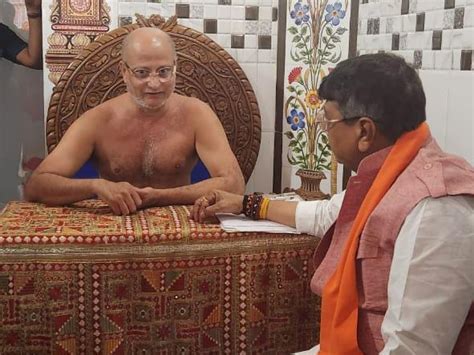 Kailash Vijayvargiya Visited Pulak Sagar Maharaj कैलाश विजयवर्गीय ने