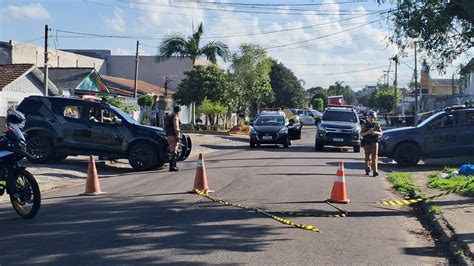 Suspeito Em Carro Roubado Morre Ap S Confronto No Boqueir O