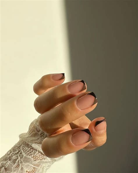 Try V Tip Nails If You Re Bored With A Regular French Manicure