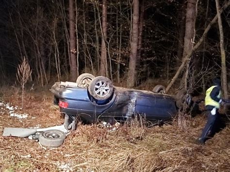 Lubieszcze Gro Ny Wypadek Na Drodze Wojew Dzkiej Bmw Zjecha O Z Drogi