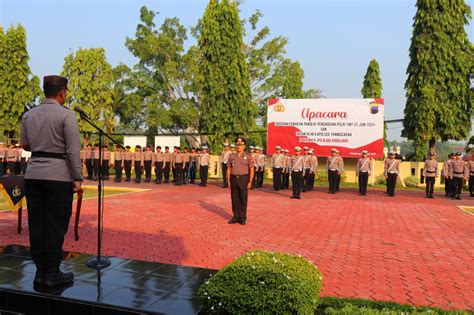 Kapolres Pekalongan Pimpin Upacara Laporan Kenaikan Pangkat Pengabdian