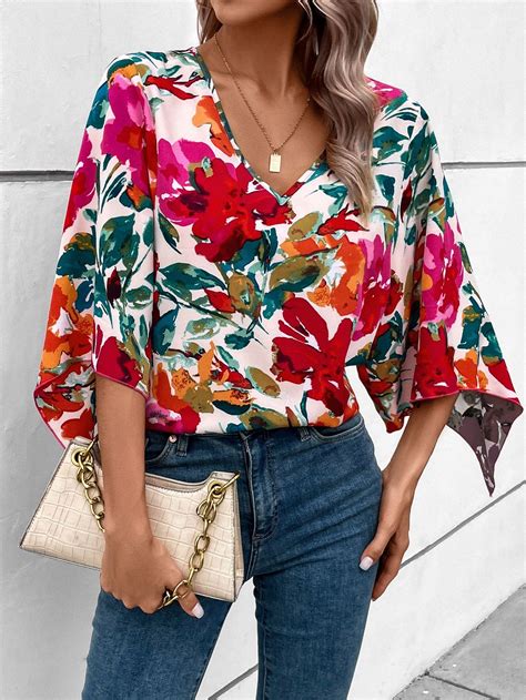 Blusa Impressão Floral Manga de Asa de Morcego