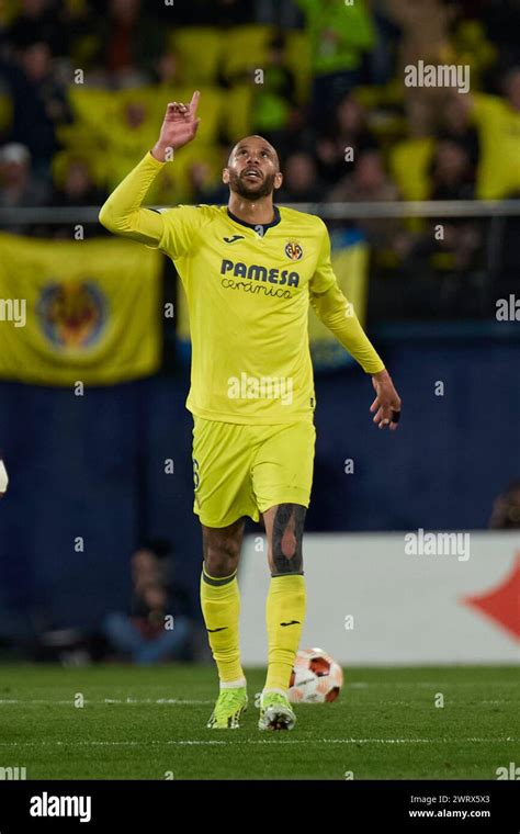 VILLARREAL, SPAIN - MARCH 14: Etienne Capoue of Villarreal CF ...