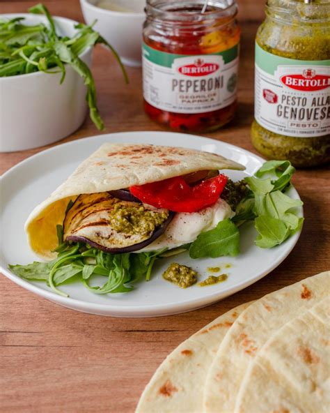 Piadina Verdure Gegrilde Paprika Aubergine Rucola En Mozzarella