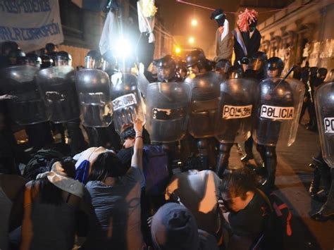 La fuerzas antimotines liberan el Congreso de Guatemala después de 7