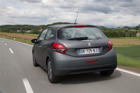 Essai Peugeot 208 restylée avis sur l essence 1 2 PureTech 110