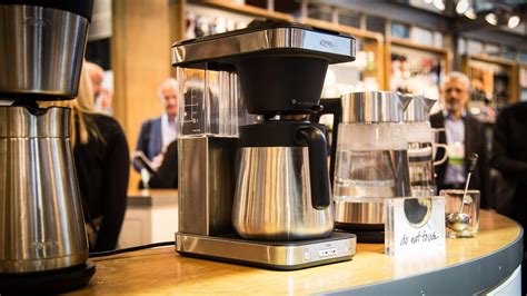 Oxo's pint-size coffee maker brews big or small batches - CNET