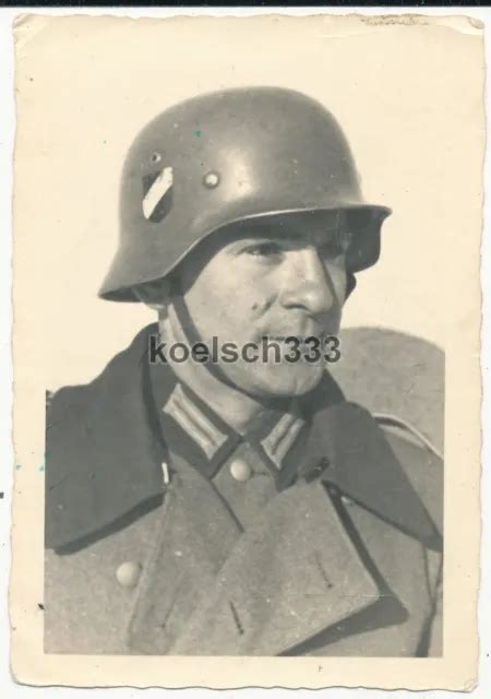 FOTO STAHLHELM PORTRAIT Soldat Der Wehrmacht Mit M 40 Helm