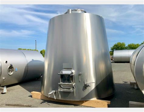 Stainless Steel Tank On Legs 140 HL Used