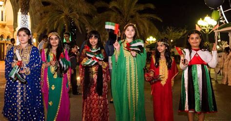 Vestimenta Tradicional de los Emiratos Árabes Unidos Vestimenta