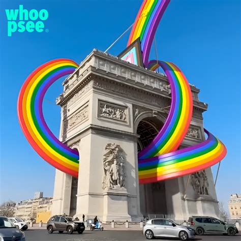 C è un enorme arcobaleno attorno all Arco di Trionfo a Parigi No ecco