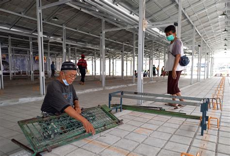 Pkl Yang Direlokasi Mulai Tempati Teras Malioboro