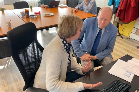 Wethouder Bezoekt Stichting Leergeld Vlietnieuws