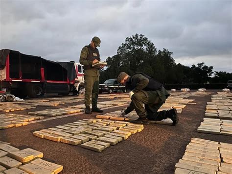 Secuestran más de 2 800 kilos de marihuana ocultos en un camión en